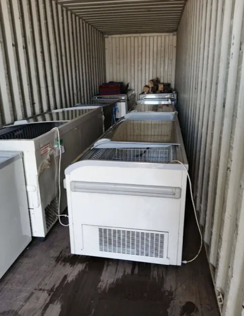 Торговые стеллажи на объекте перед выкупом